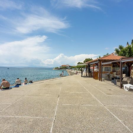 Apartments And Rooms With Parking Space Selce, Crikvenica - 2362 Buitenkant foto