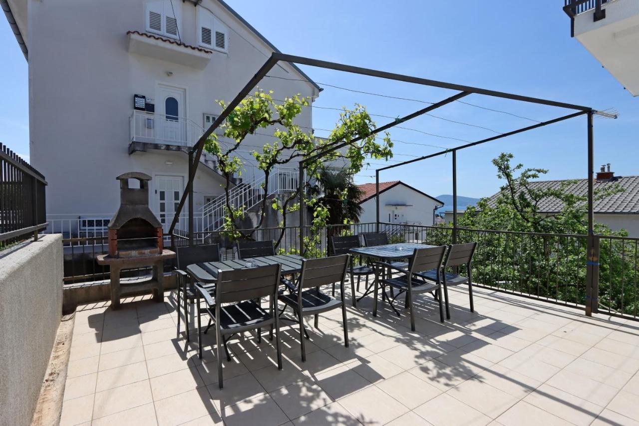 Apartments And Rooms With Parking Space Selce, Crikvenica - 2362 Buitenkant foto