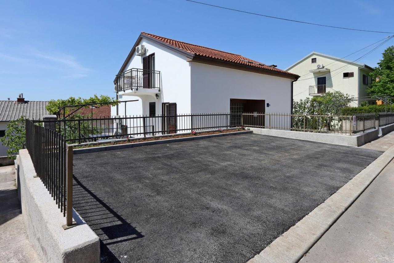 Apartments And Rooms With Parking Space Selce, Crikvenica - 2362 Buitenkant foto