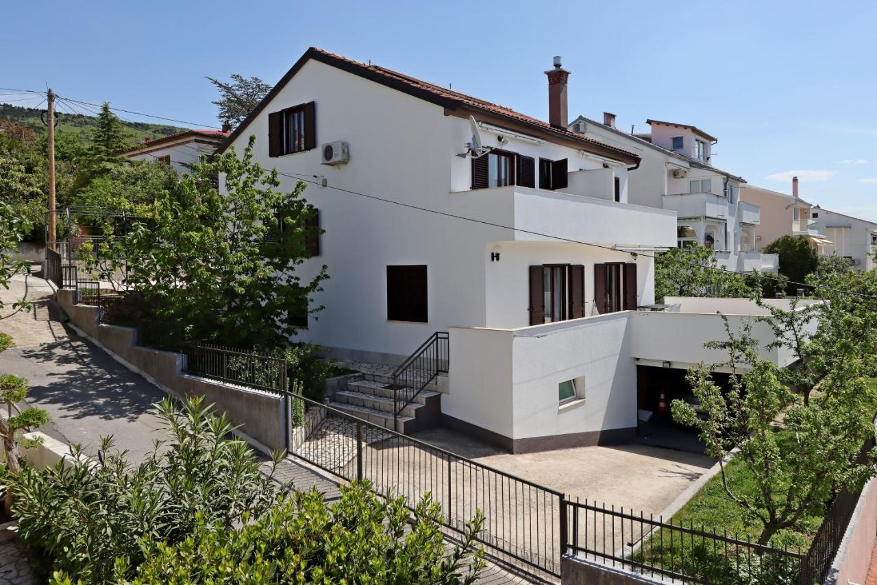 Apartments And Rooms With Parking Space Selce, Crikvenica - 2362 Buitenkant foto