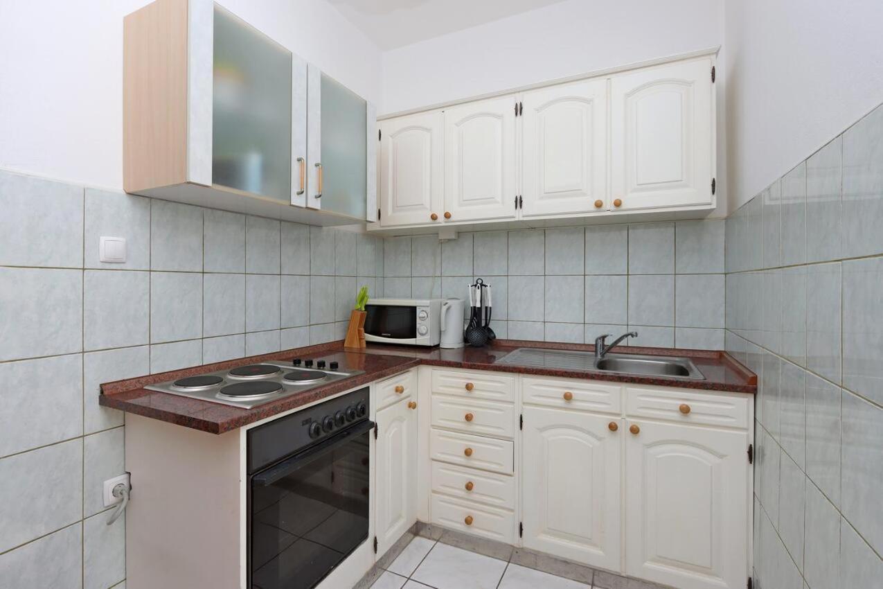 Apartments And Rooms With Parking Space Selce, Crikvenica - 2362 Buitenkant foto