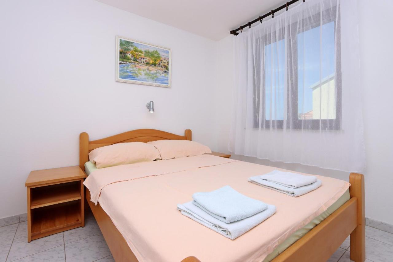Apartments And Rooms With Parking Space Selce, Crikvenica - 2362 Buitenkant foto