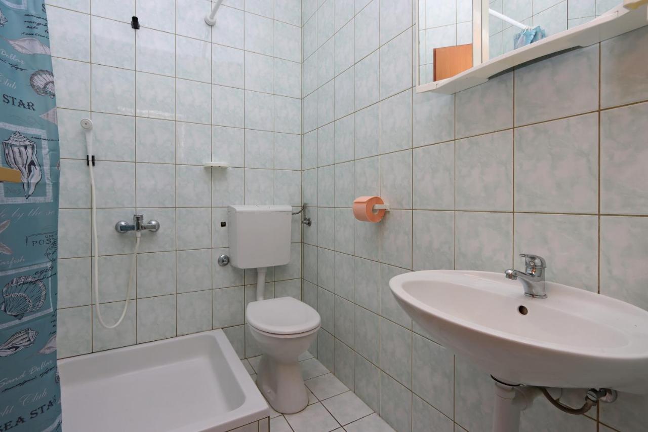 Apartments And Rooms With Parking Space Selce, Crikvenica - 2362 Buitenkant foto