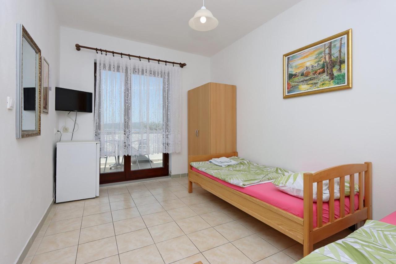 Apartments And Rooms With Parking Space Selce, Crikvenica - 2362 Buitenkant foto