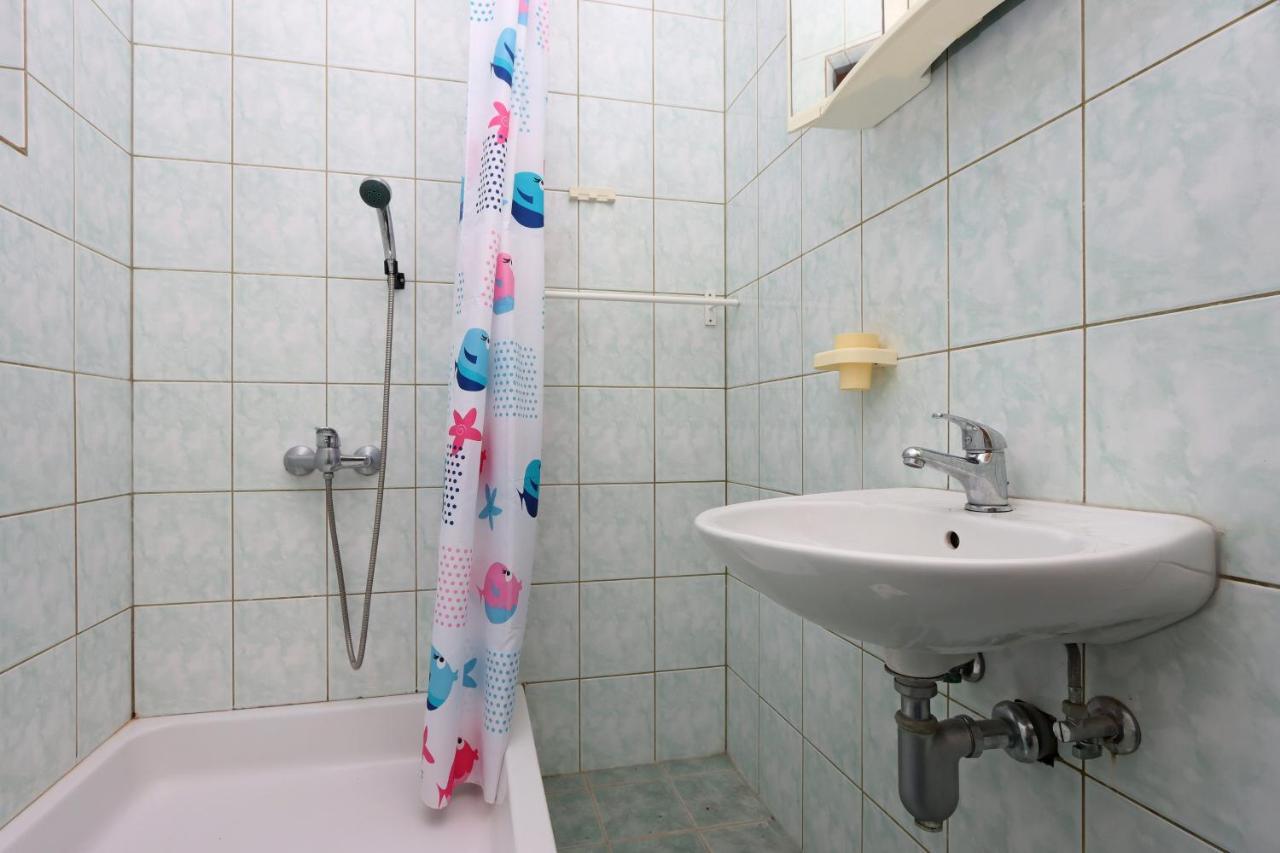 Apartments And Rooms With Parking Space Selce, Crikvenica - 2362 Buitenkant foto