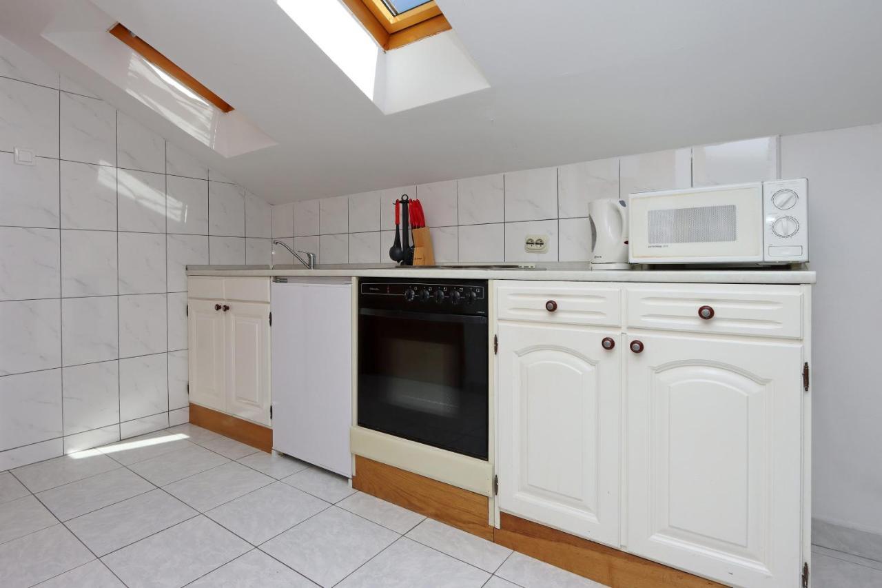 Apartments And Rooms With Parking Space Selce, Crikvenica - 2362 Buitenkant foto