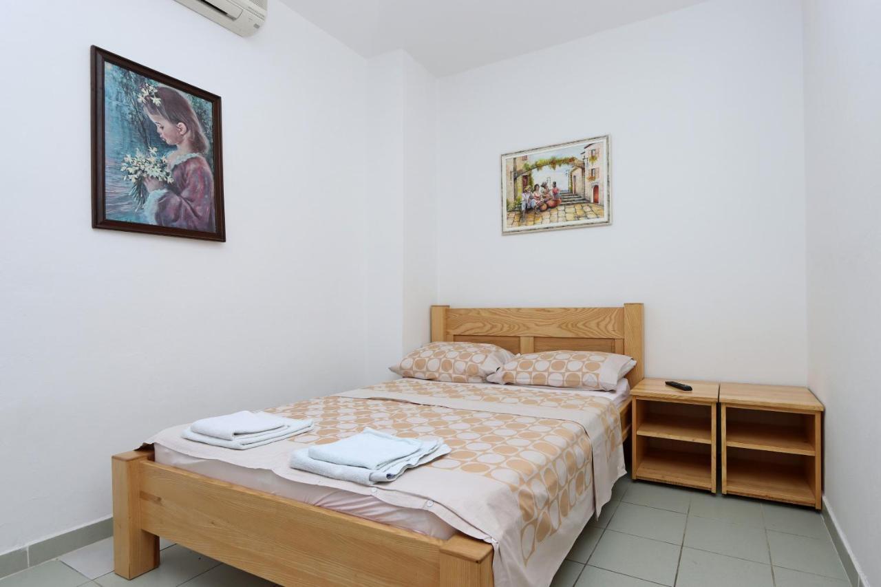 Apartments And Rooms With Parking Space Selce, Crikvenica - 2362 Buitenkant foto