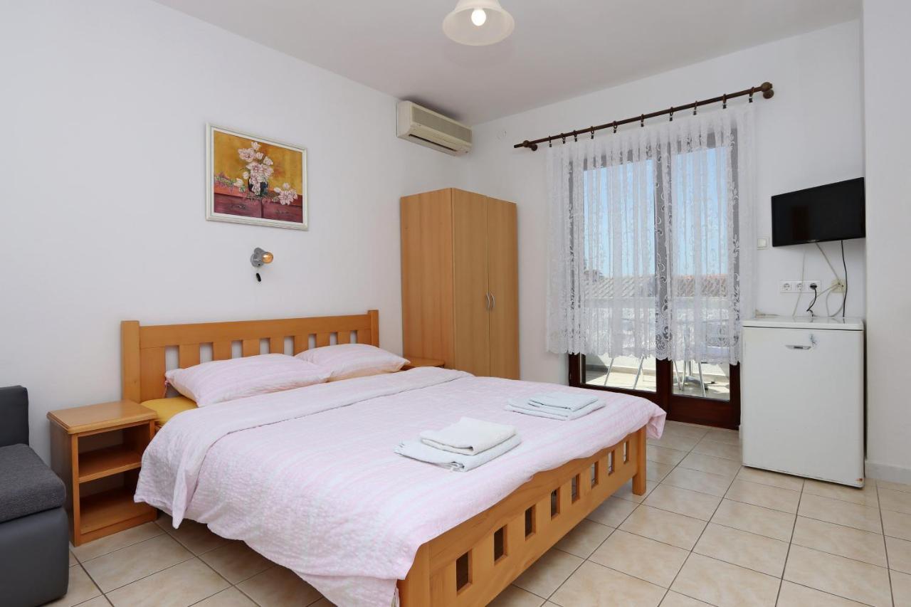 Apartments And Rooms With Parking Space Selce, Crikvenica - 2362 Buitenkant foto
