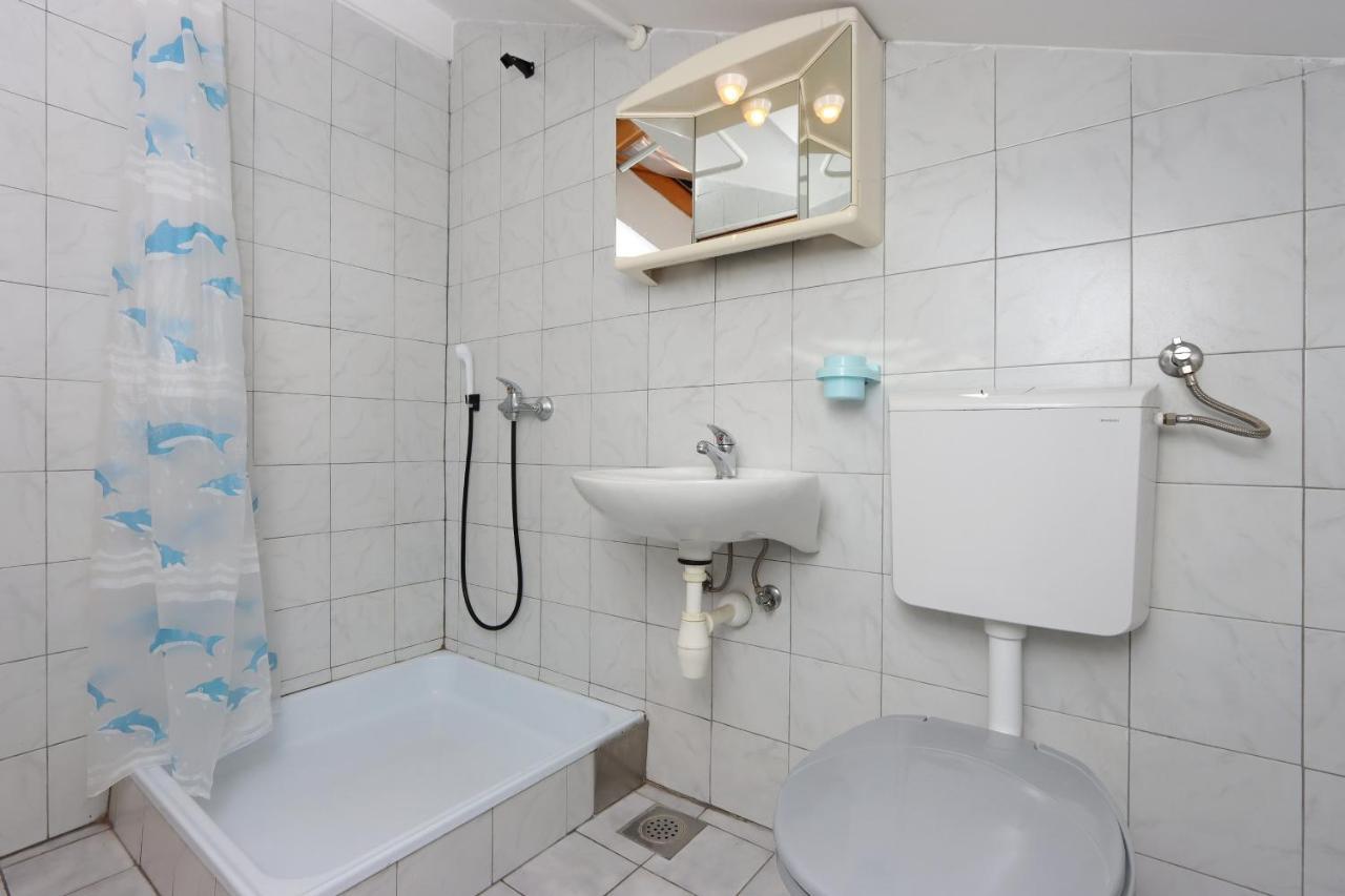 Apartments And Rooms With Parking Space Selce, Crikvenica - 2362 Buitenkant foto