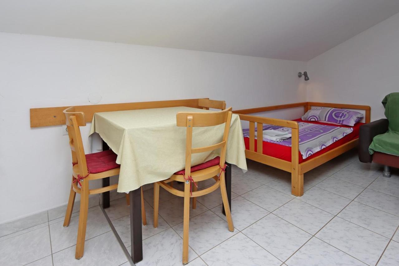 Apartments And Rooms With Parking Space Selce, Crikvenica - 2362 Buitenkant foto