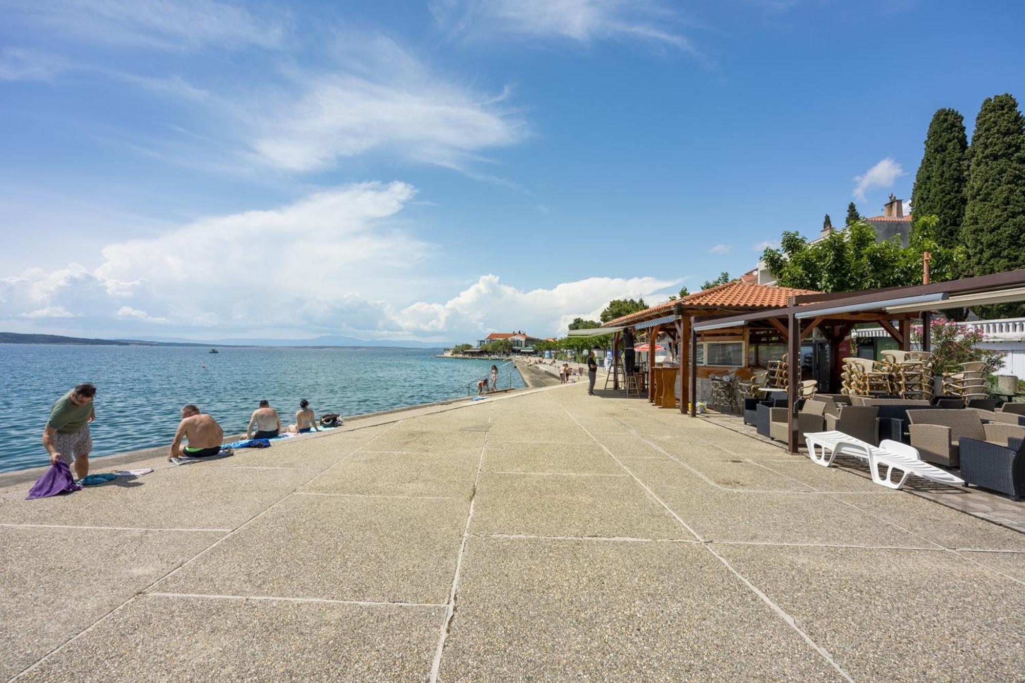 Apartments And Rooms With Parking Space Selce, Crikvenica - 2362 Buitenkant foto